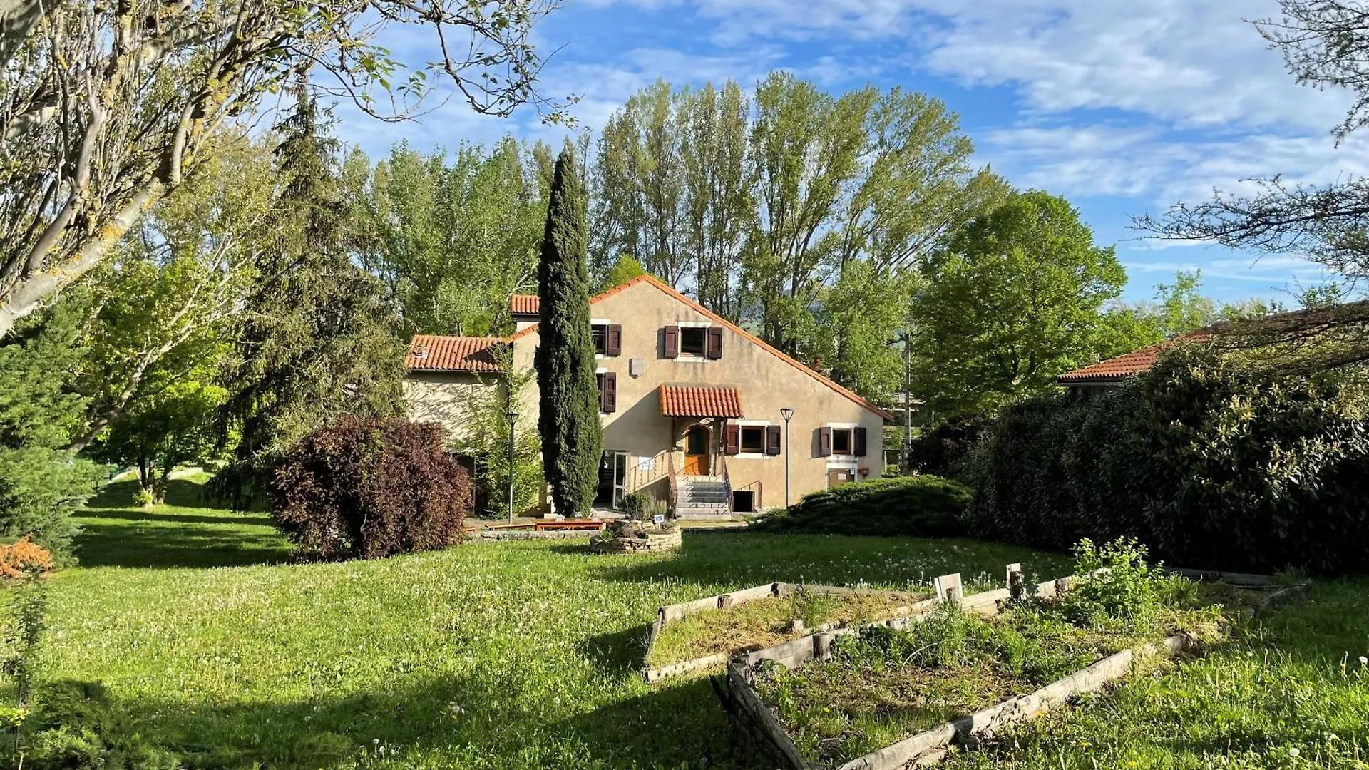 Auberge De Jeunesse Hi Millau La Maladrerie France